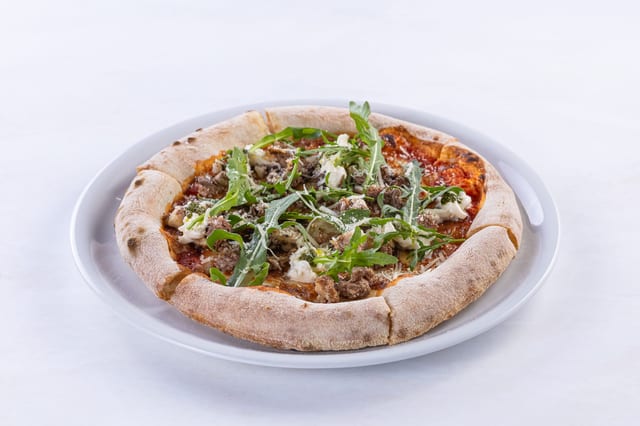 С копчёной говяжьей грудинкой, страчателлой, пармезаном