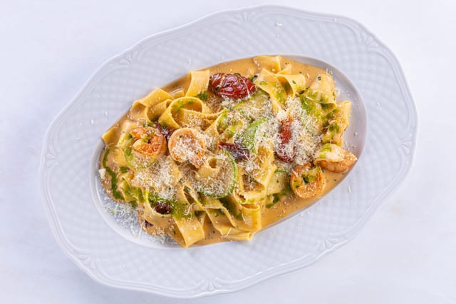 Паста с креветками и вялеными томатами