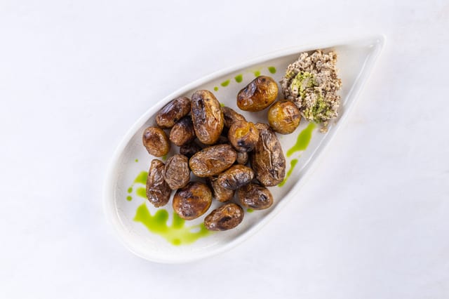 Молодой картофель запечённый на углях