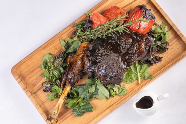 Подкопчёная баранья нога