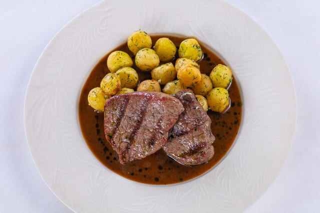 Медальоны из говядины