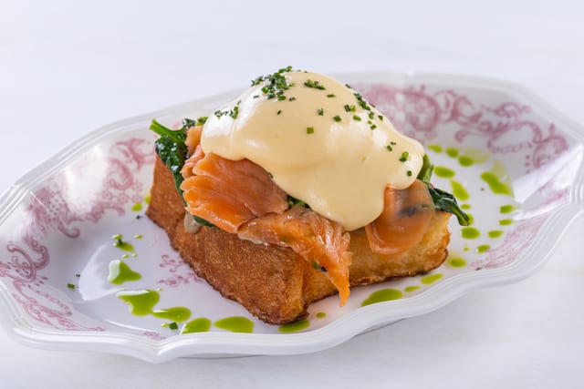 Яйцо Бенедикт с лососем